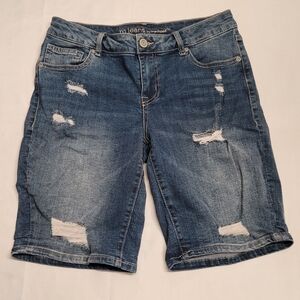 Maurices m jeans Distressed Bermuda Shorts | Size 6 | Medium Wash Stretch Denim